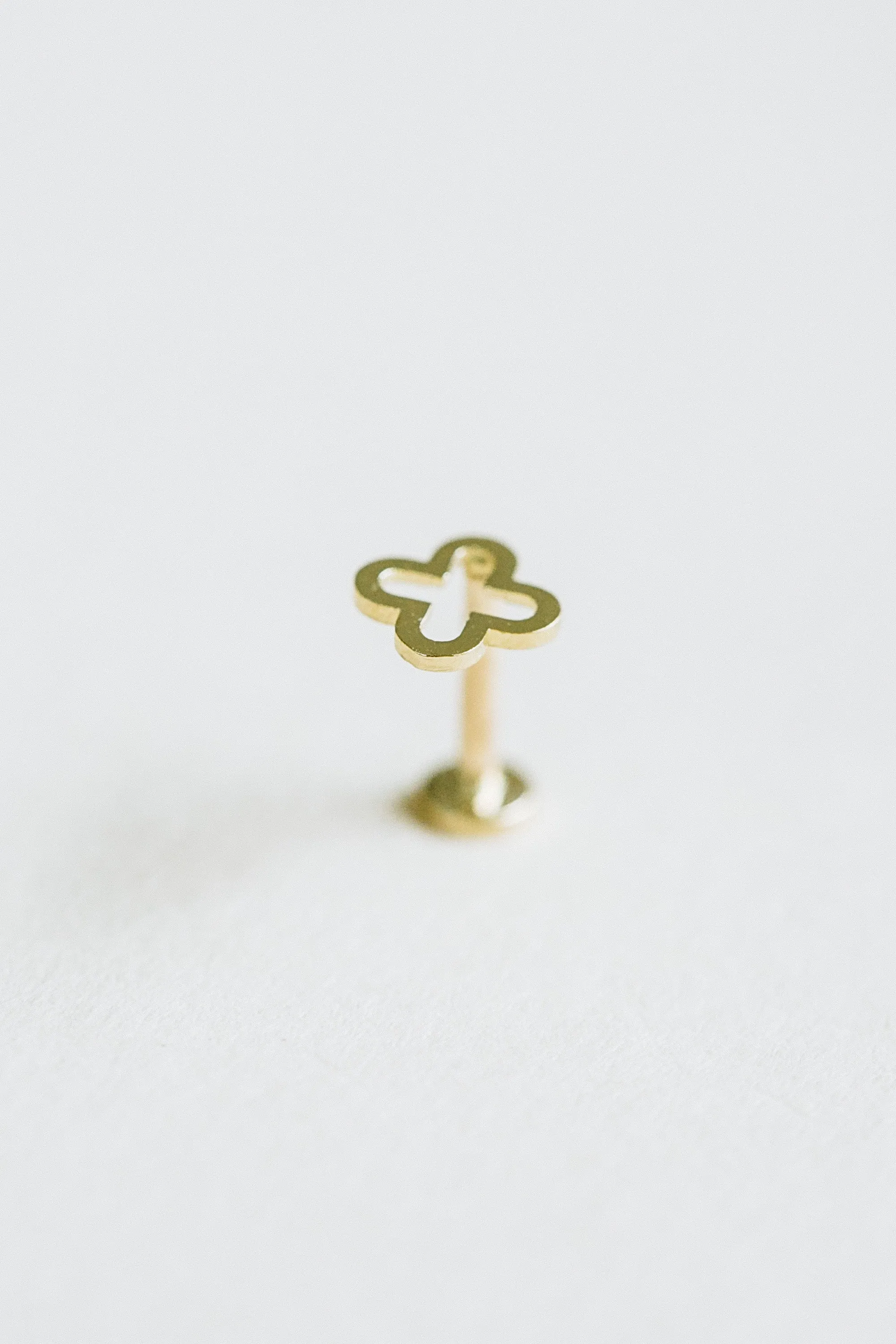 14k Gold Cartilage Open Clover Internally Internal Threaded Flat Back Labret