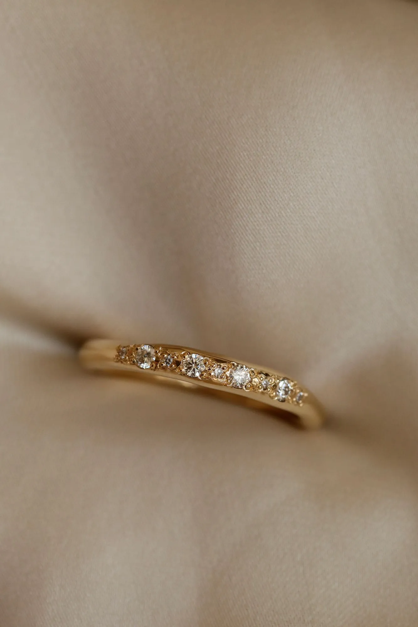 Alba 18K Gold Ring w. Diamonds