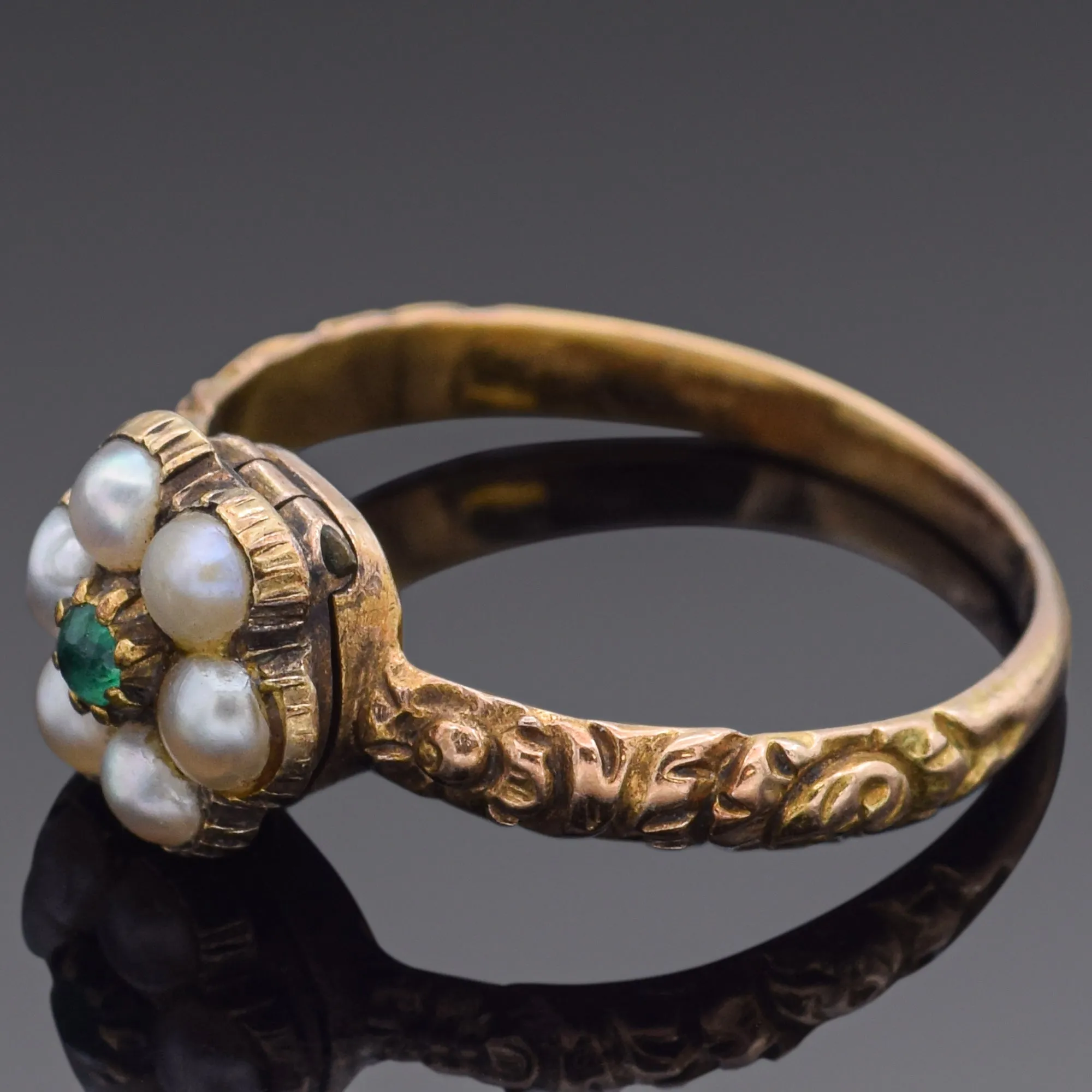 Antique 15K Yellow Gold Emerald & Pearl Floral Band Ring Size 3.25