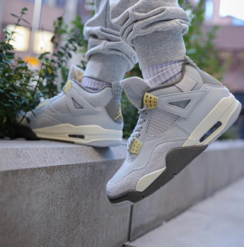 Jordan 4 Retro SE Craft Photon Dust (GS) Women's