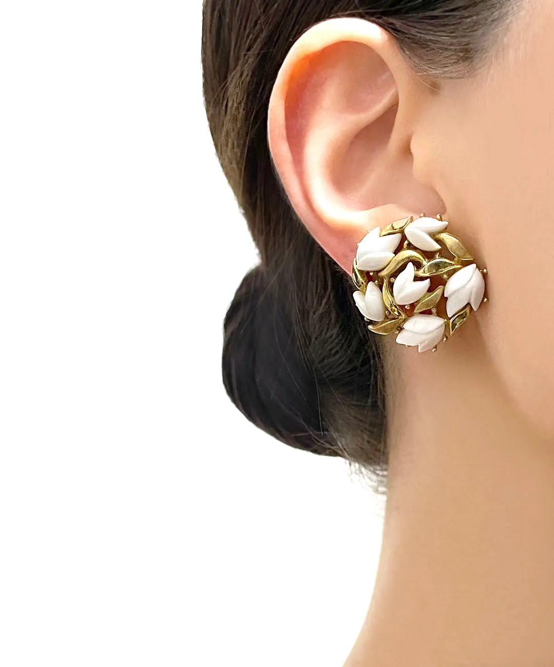 【USA輸入】 ヴィンテージ TRIFARI ホワイト フローラル イヤリング/Vintage TRIFARI White Floral Clip On Earrings